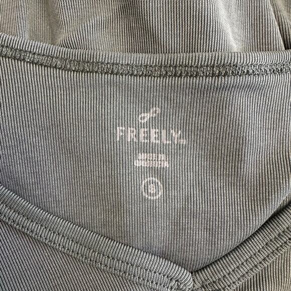 Freely Active Tank Top Small Green Twist Knot Hem Lightweight - Picture 2 of 6